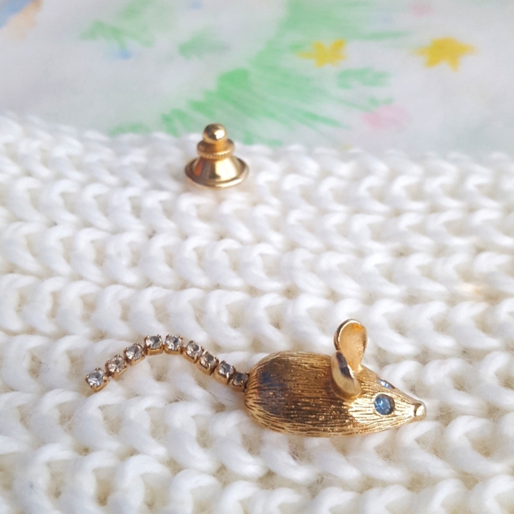 🌙 AVON Mouse 🐭 Pin Brooch Rhinestone - Picture 7 of 11